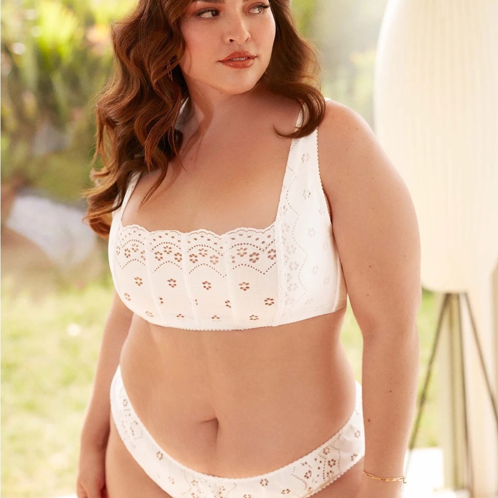 Savage X Fenty Bombshell Broderie Crotchless White Lace Undie XL